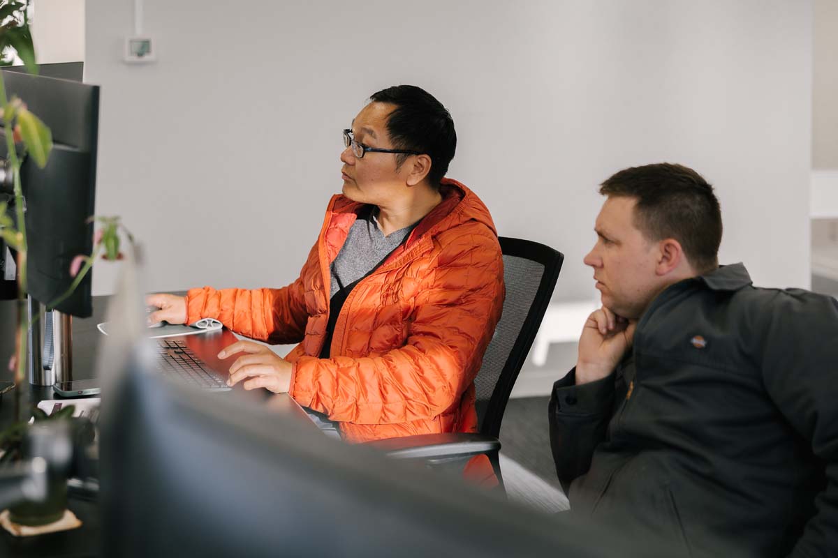 photo-teamwork-desk-computer